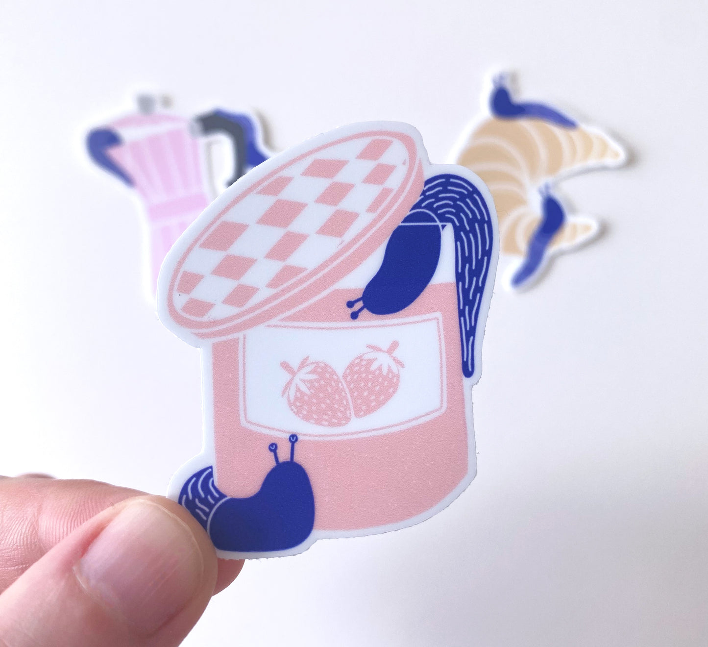 Brunching slug sticker set! Perfect for decorating laptops or notebooks. Water and UV- resistant. Brunch-Schnecken-Aufkleber-Trio! Perfekt zum Dekorieren von Laptops oder Notebooks. Wasser- und UV-beständig. Sales support nature conservation through European Rewilding projects!