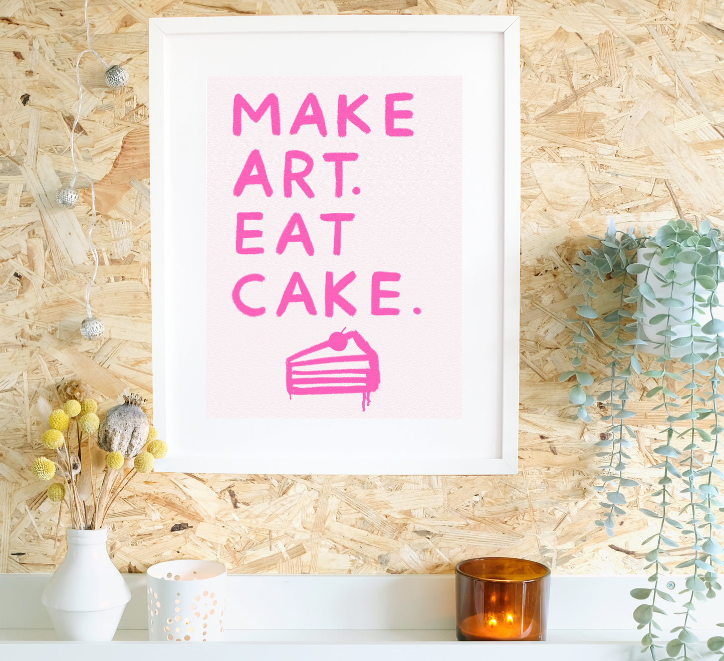 Leuchtend rosa Kunstdruck für Künstler mit der Aufschrift 'Make art. Eat cake'. Nachhaltig auf Bestellung gedruckt. pink arts print for artists that says 'Make art. Eat cake'. Sustainably printed to order.