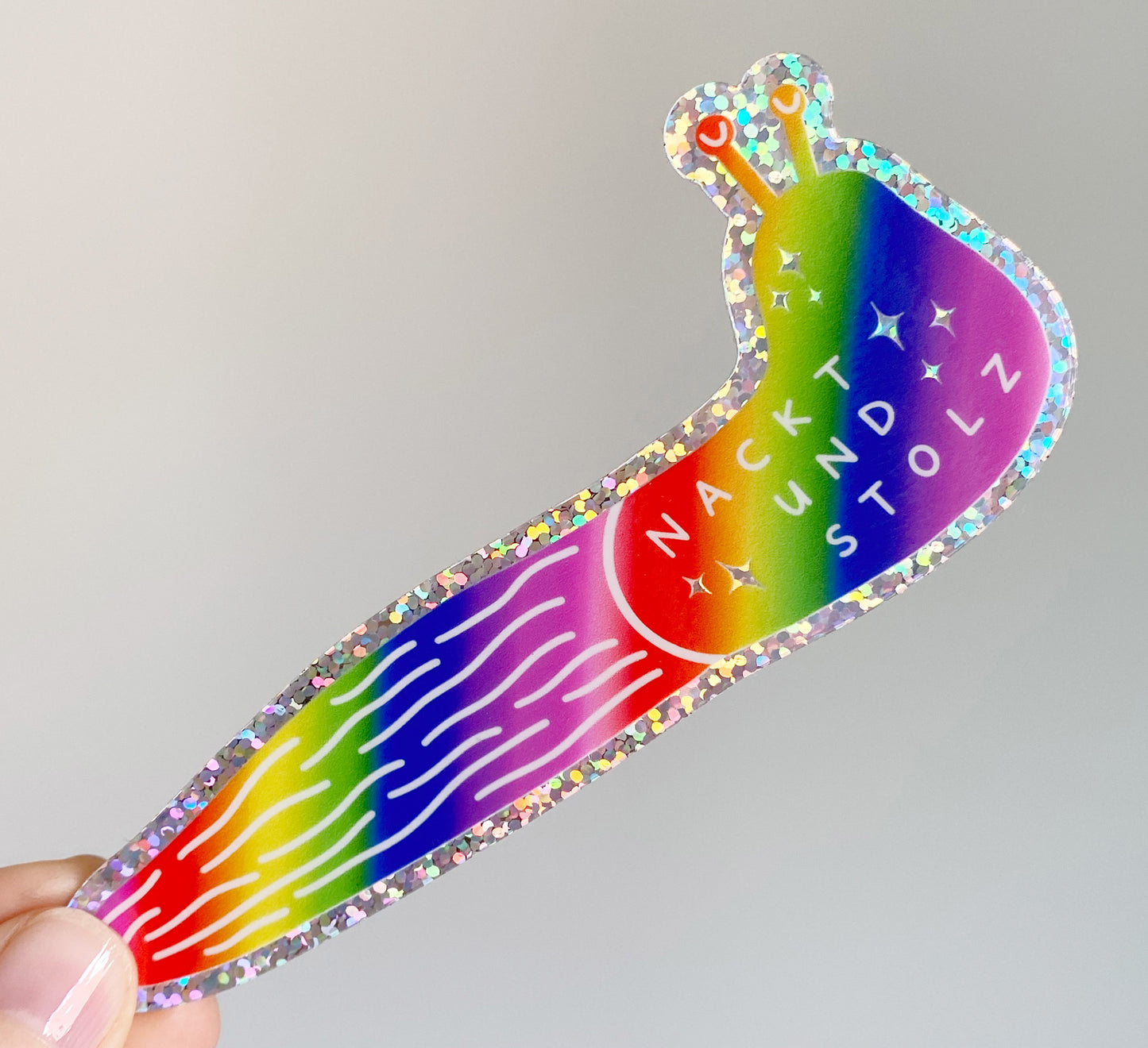 Glittery blue and rainbow vinyl slug sticker! Perfect for decorating laptops or notebooks. Water and UV- resistant Glitzernder Vinyl-Nacktschneckenaufkleber! Perfekt zum Dekorieren von Laptops oder Notebooks. Wasser- und UV-beständig