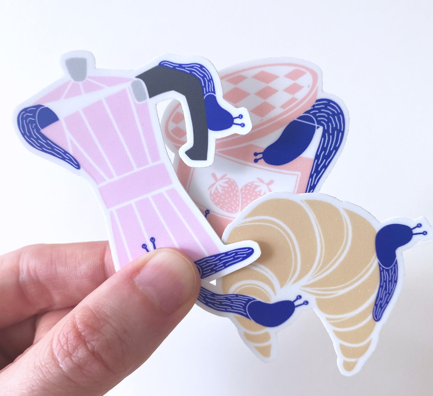 Brunching slug sticker set! Perfect for decorating laptops or notebooks. Water and UV- resistant. Brunch-Schnecken-Aufkleber-Trio! Perfekt zum Dekorieren von Laptops oder Notebooks. Wasser- und UV-beständig. Sales support nature conservation through European Rewilding projects!