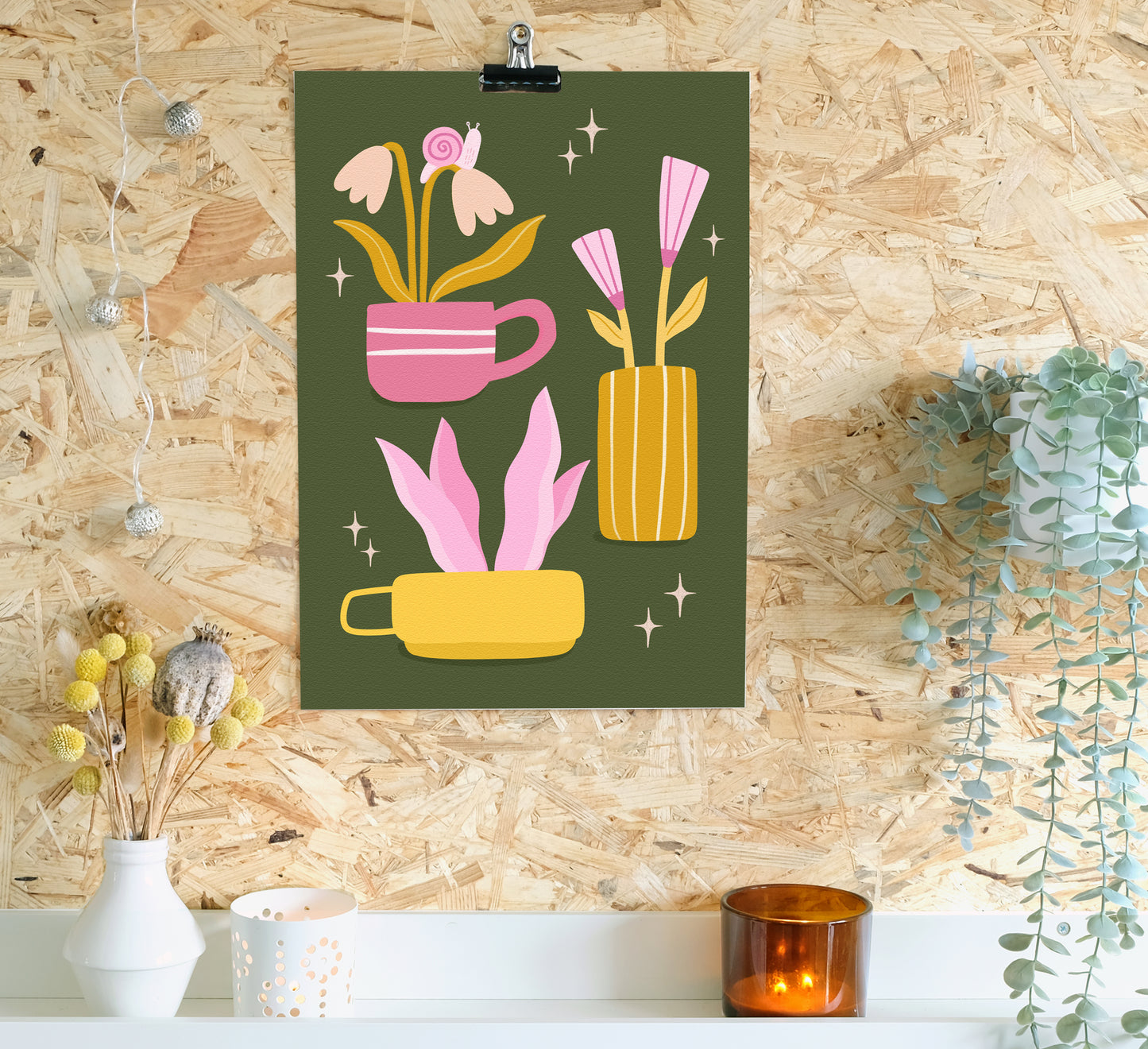 Bunter Druck von bunten Tassen, Vasen, Pflanzen und Schnecken! Hochwertige, von einer unabhängigen Künstlerin gestaltete Wandkunst und Drucke für dein Zuhause, perfekt, um ein wenig Natur in jeden Wohnraum zu bringen! Nachhaltig auf Bestellung gefertigt. Colourful art print of colourful cups, vases, plants and snails!