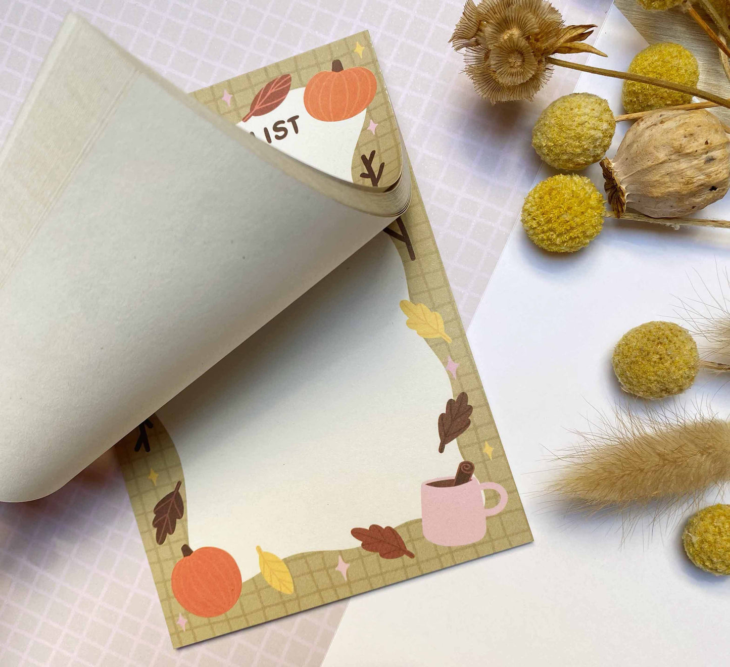 Stay organised without the pressure with an adorable autumn-themes 'Could Do' list - perfect for combatting the infamous Sunday Scaries! A6 Notepad 50 sheets Made using 80gsm recycled paper (Blauer Engel, PEFC) Bleib ohne Druck organisiert mit dieser niedlichen 'Could Do' list!Sustainably-made and designed by an independent artist. Sales support nature conservation through European Rewilding projects!